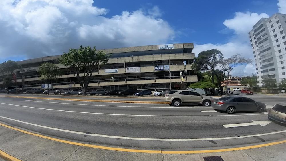 foto de la fachada del centro comercial los geranios de la boyera cede de RIV La Boyera