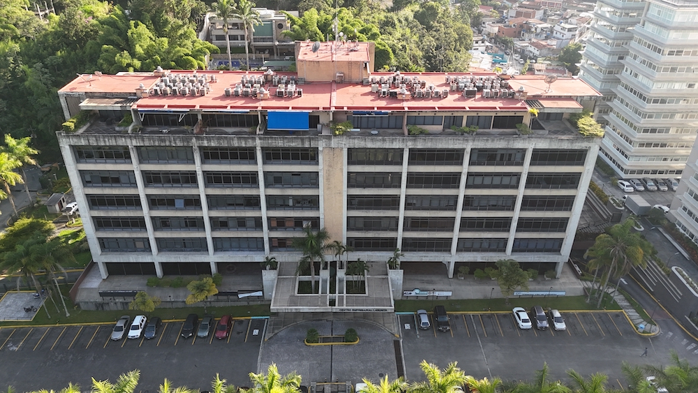 Foto aerea de el centro empresarial lagunita cede de riv el hatillo